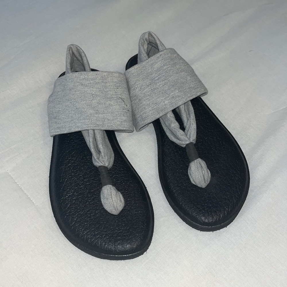 Sanuk yoga sandals